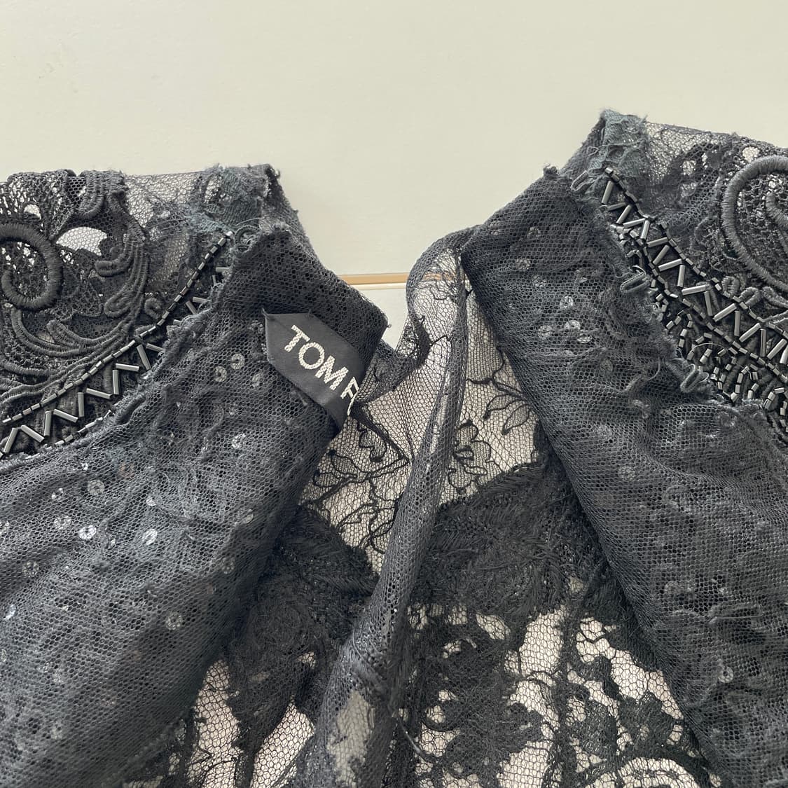 톰포드 시퀸 백 오픈 블라우스 상품이미지9