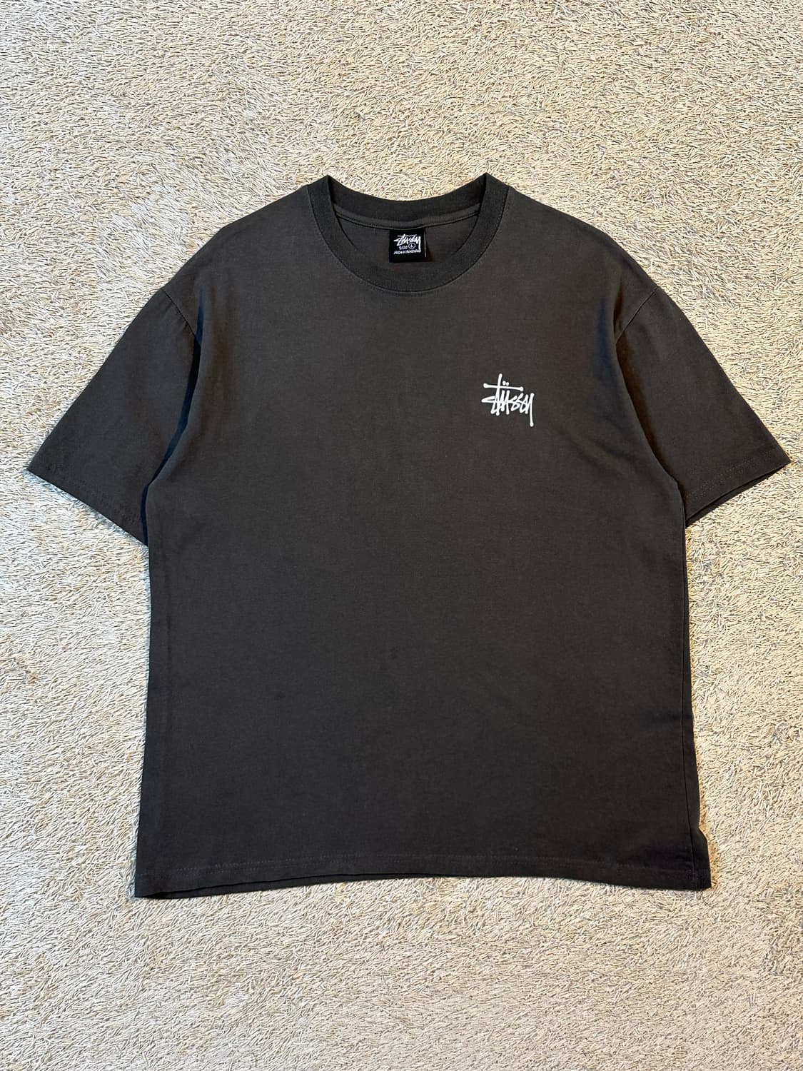스투시 STUSSY 베이직 로고 반팔 티셔츠 차콜 상품이미지2
