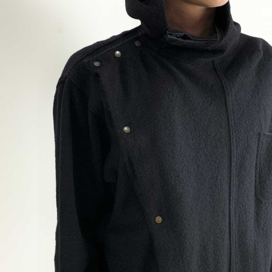 캐피탈 비대칭 버튼 울 후디 자켓 상품이미지3