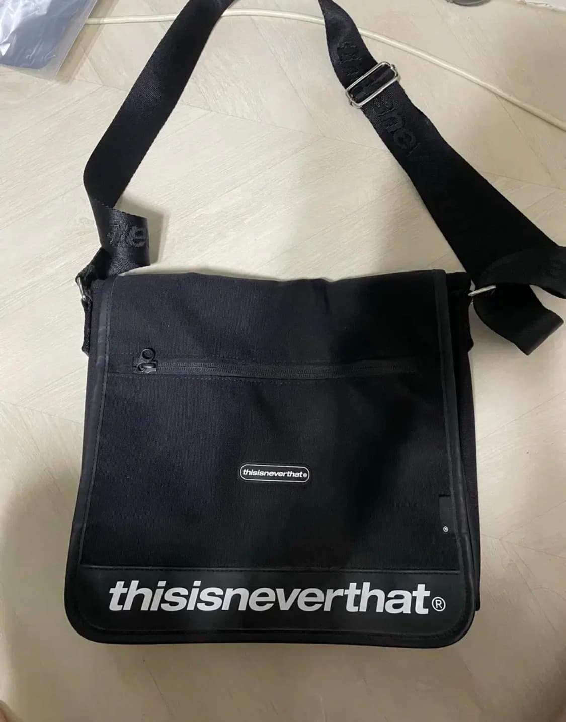 디스이즈네버댓 메신저백 상품이미지1