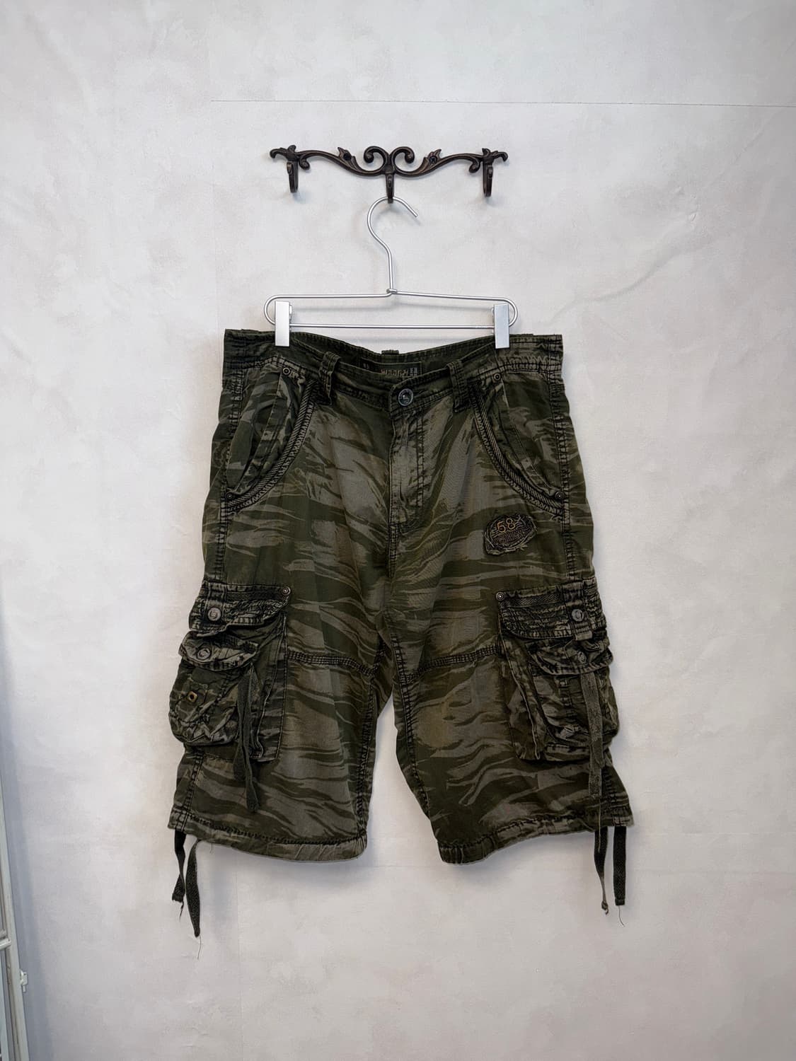 Washing khaki grunge pocket detail 카고반바지 상품이미지1