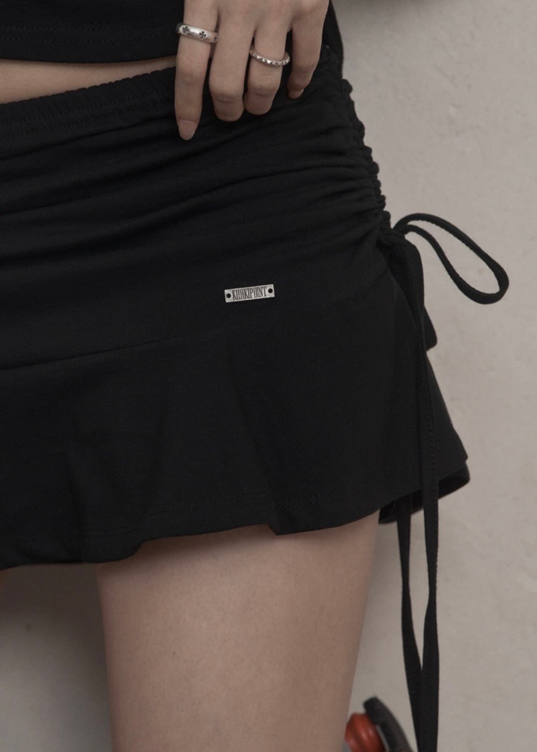 카키포인트 리본 셔링 스커트 블랙 (새상품) 상품이미지3