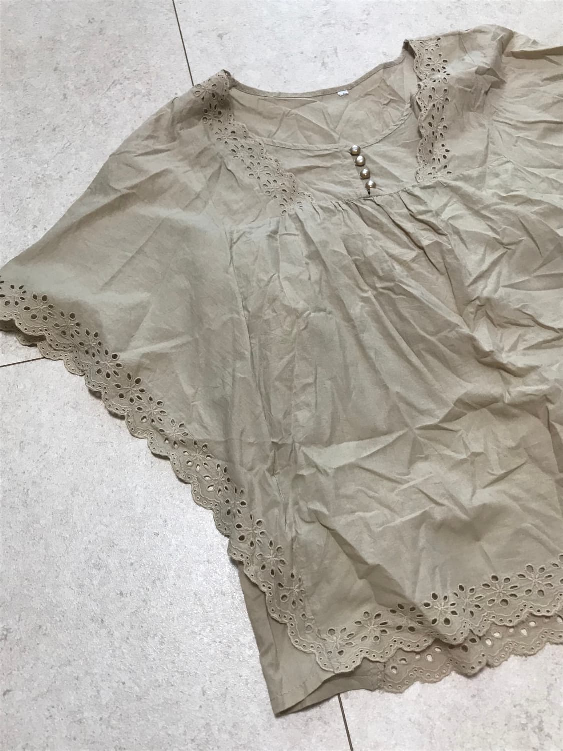 모리걸 코지모리 베이지 판초 펀칭 블라우스 상품이미지2