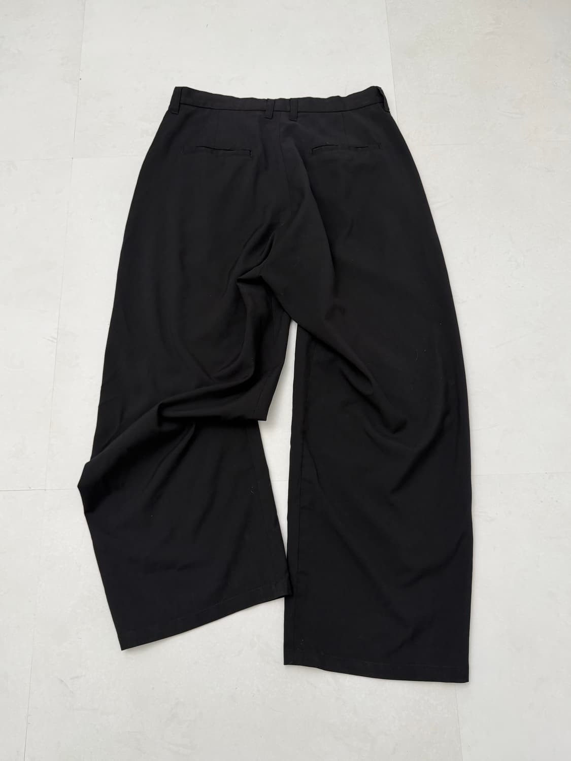 블랙 와이드 핀턱 슬랙스  상품이미지7