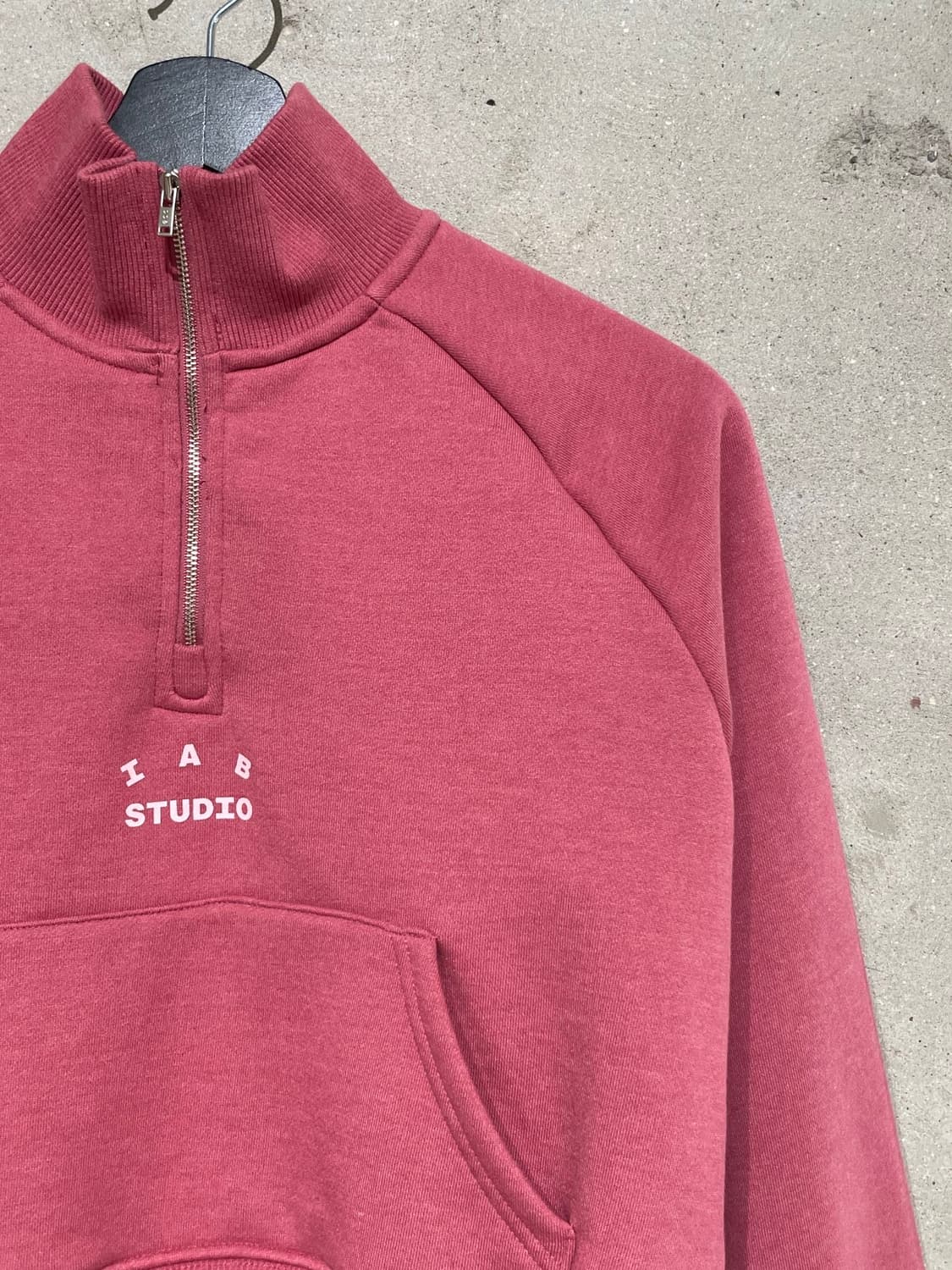 아이앱 스튜디오 핑크 하프 집업 크롭 스웻 셔츠 상품이미지3