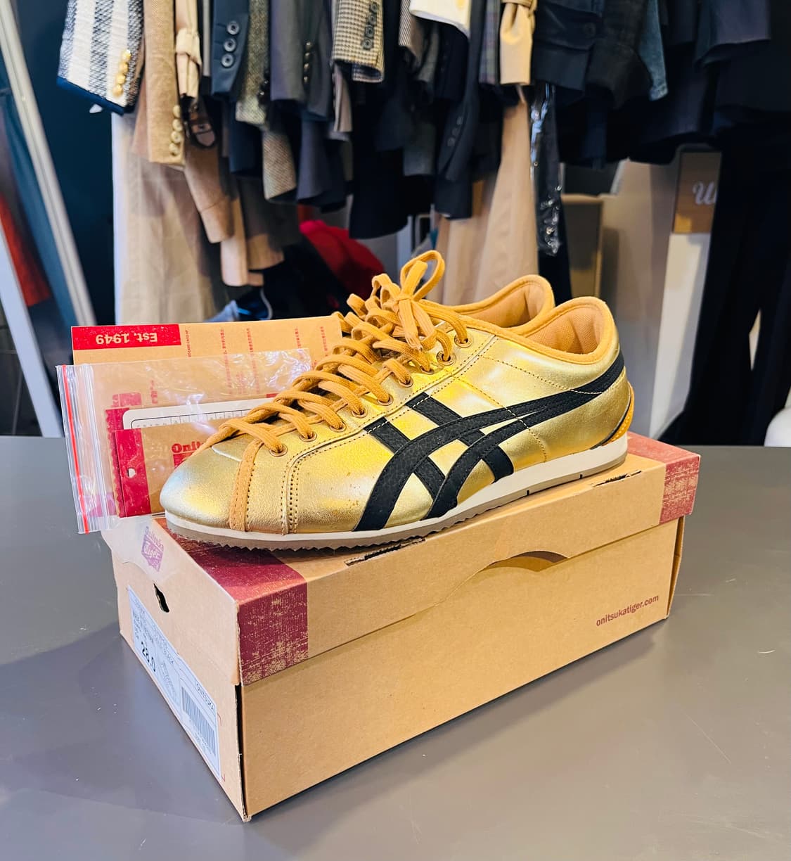 오니츠카 타이거 올림포스 골드 / 블랙(280mm) 상품이미지1