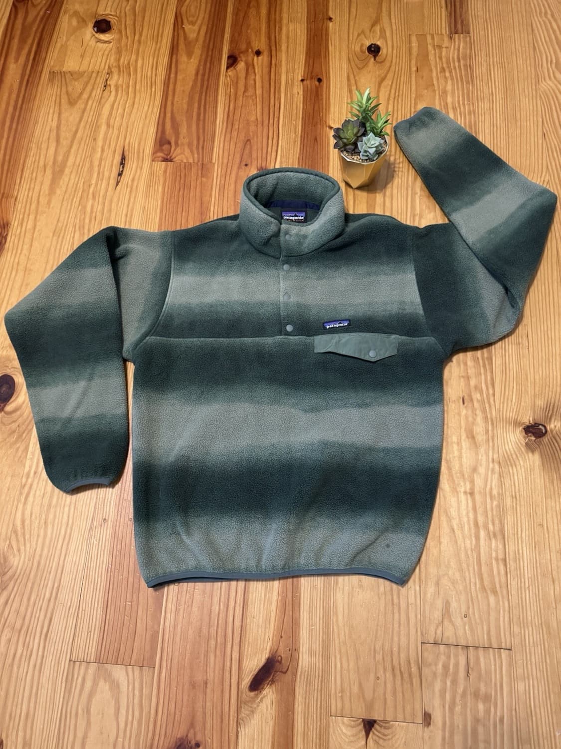 15FW 파타고니아 신칠라 스냅-티 플리스 그린 스트라이프 상품이미지1