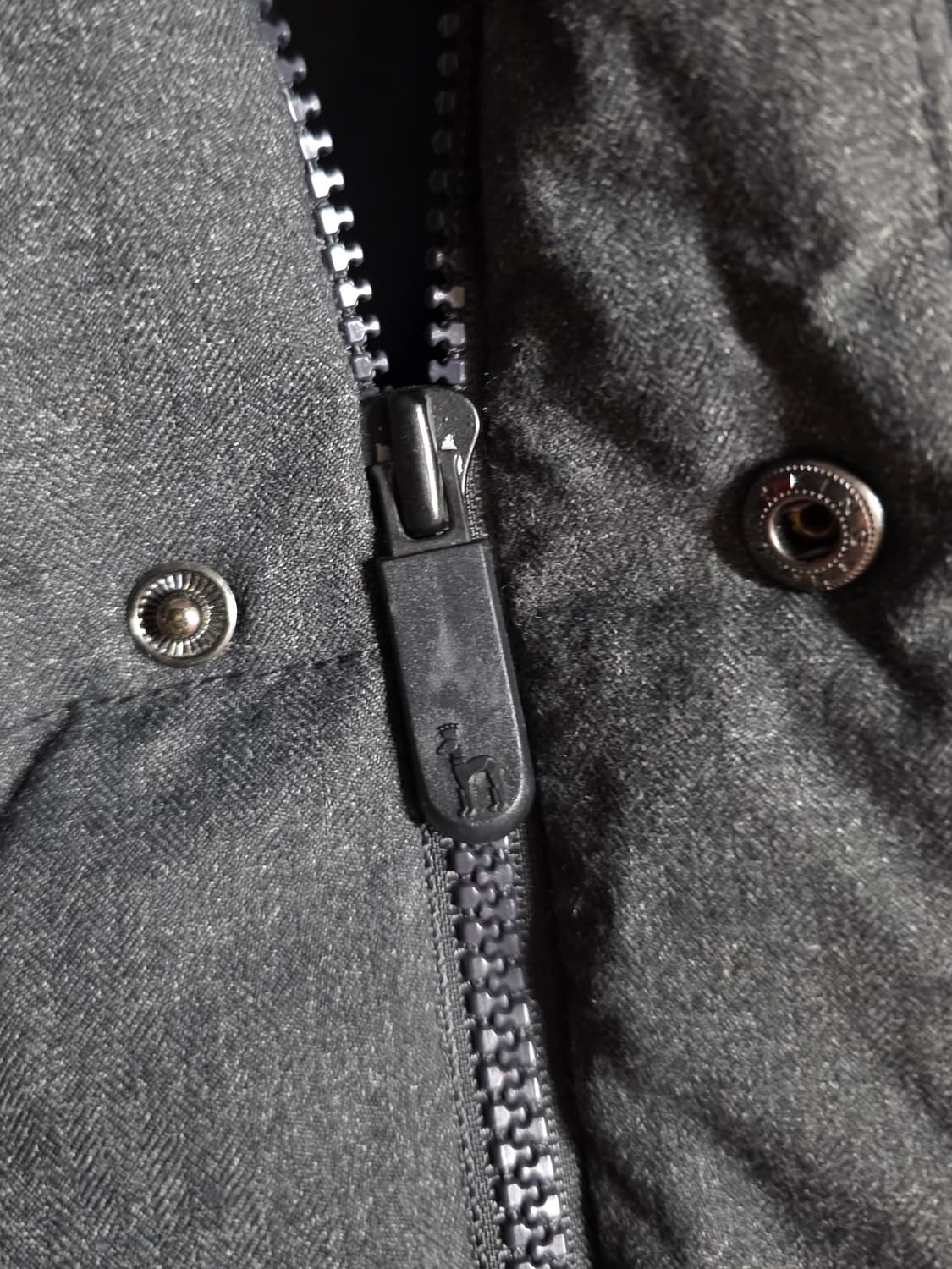 헤지스 프리미엄 구스다운 경량패딩자켓.
싸이즈 95~100. 남자 상품이미지8