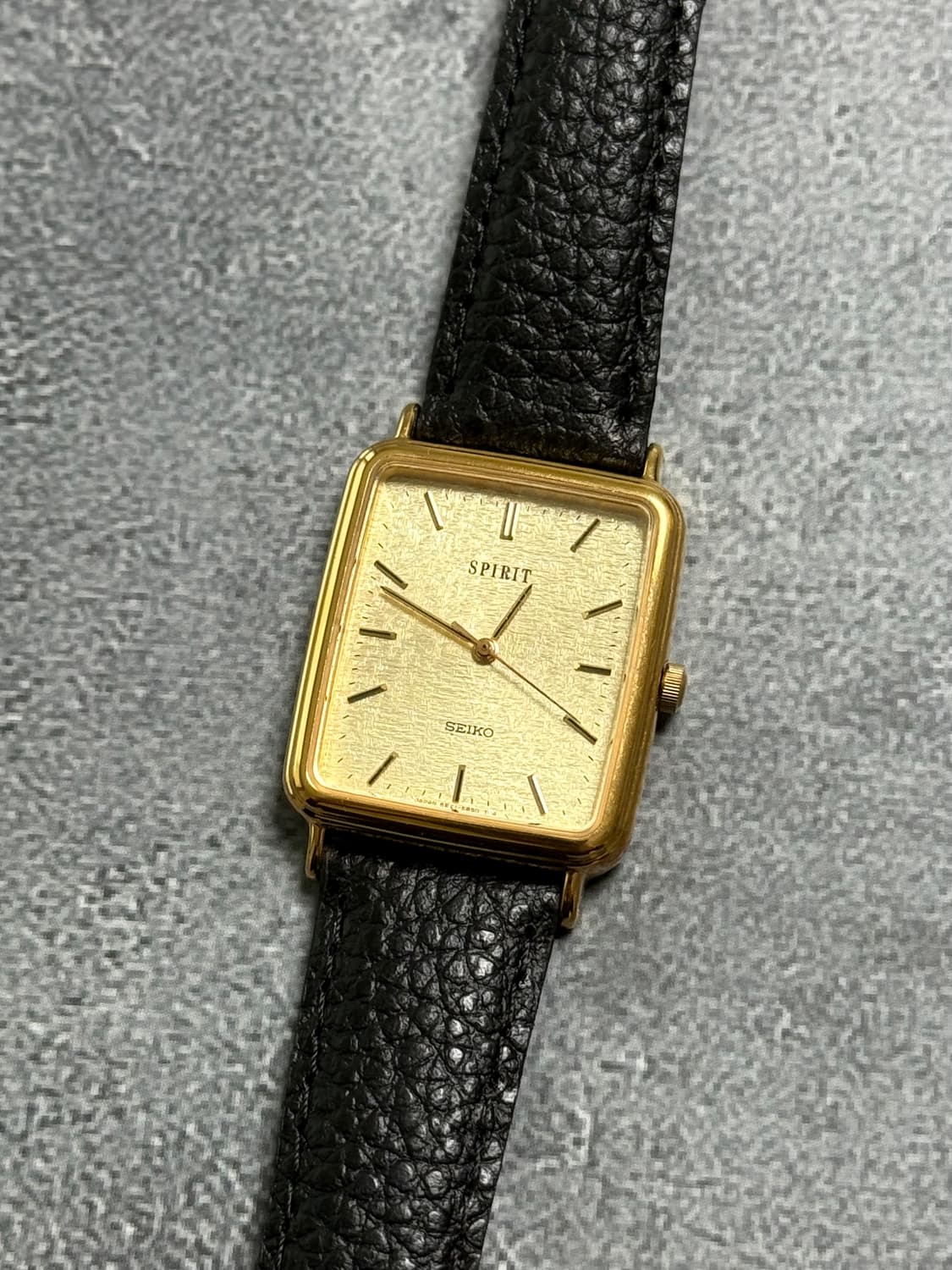 세이코 Seiko Sprit 쿼츠 골드 샴페인 리넨 다이얼 상품이미지1