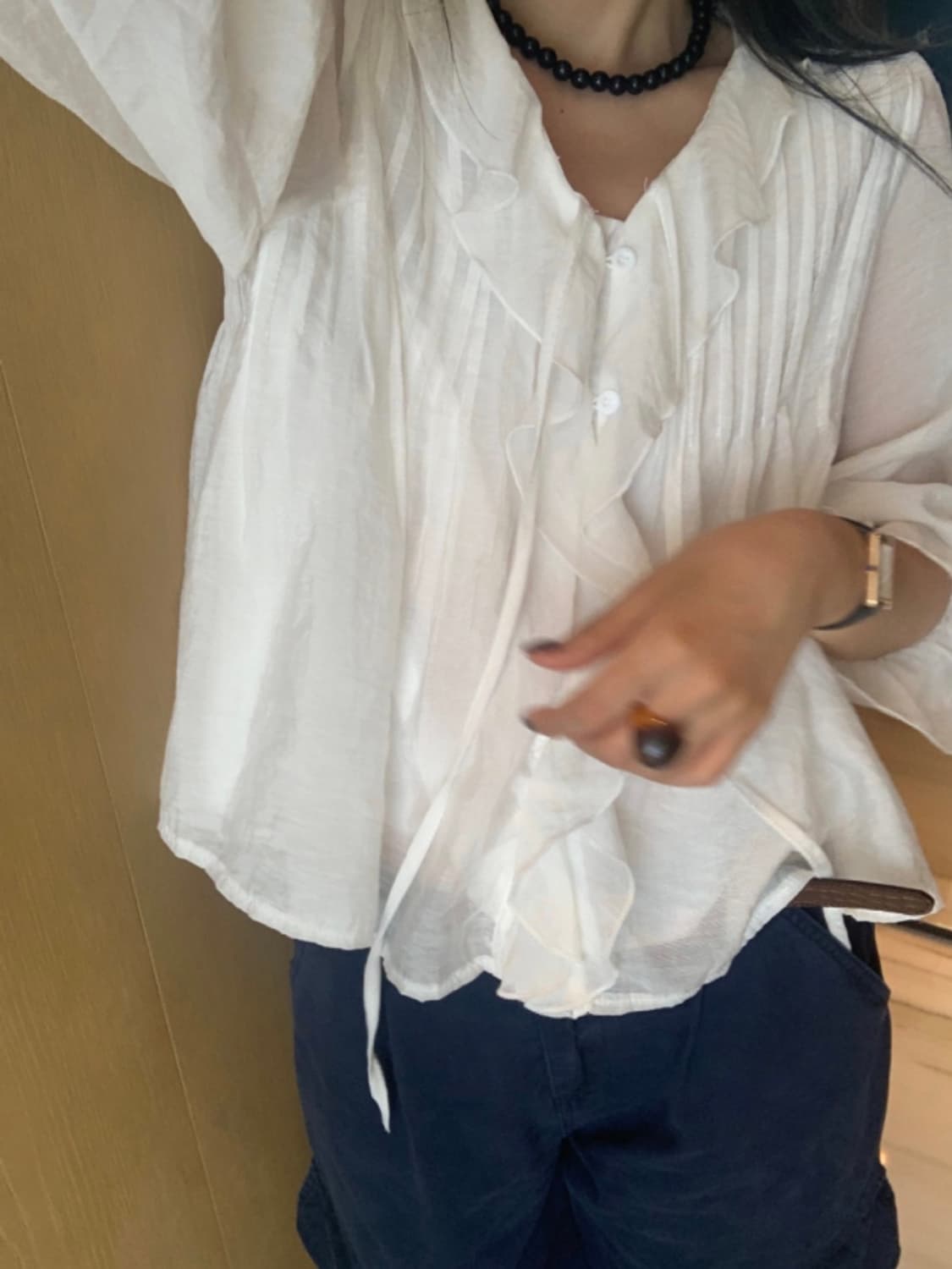 프릴 러플 셔링 화이트 블라우스 팔아요 상품이미지5