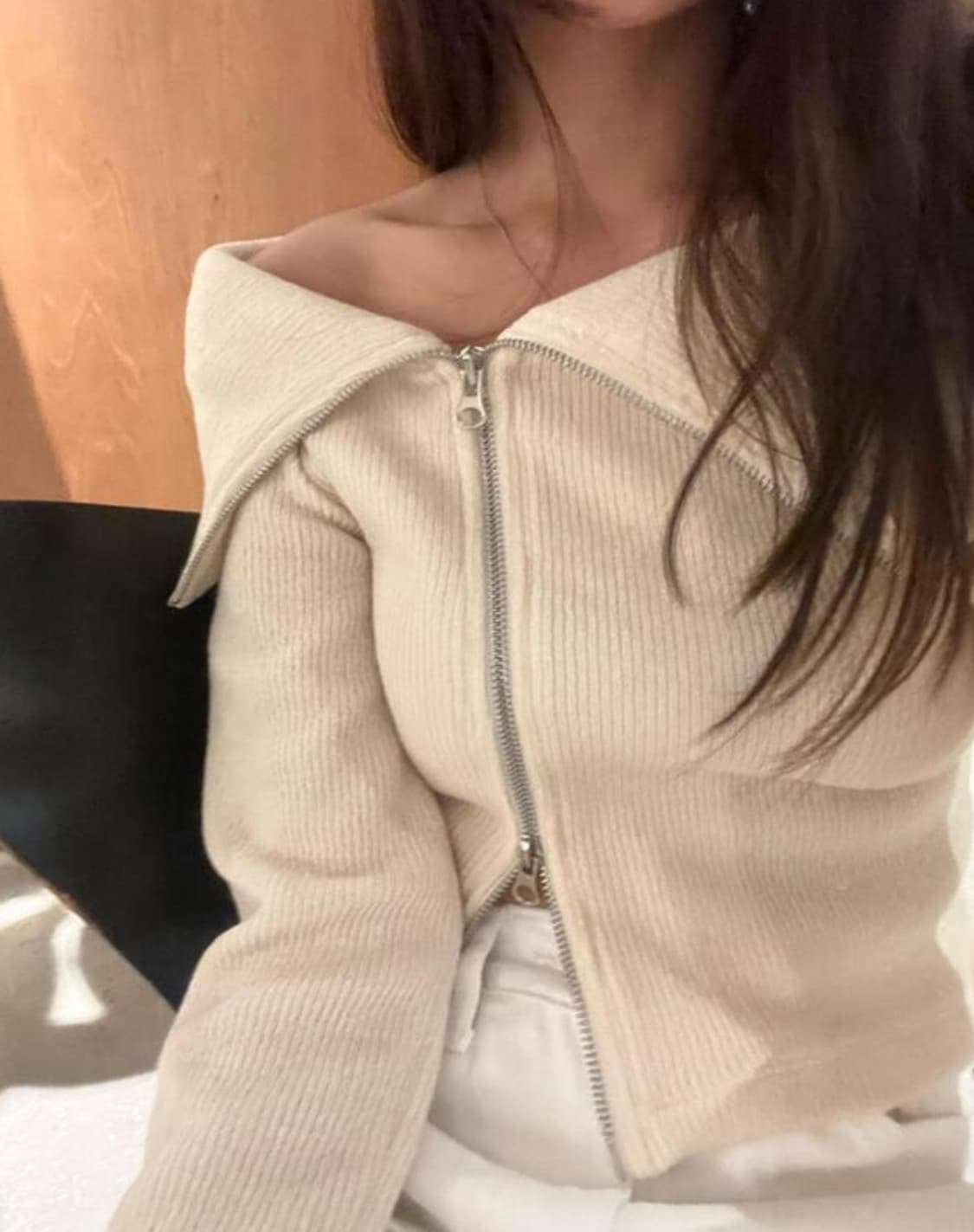 릿킴 오프숄더 니트 아이보리 상품이미지2