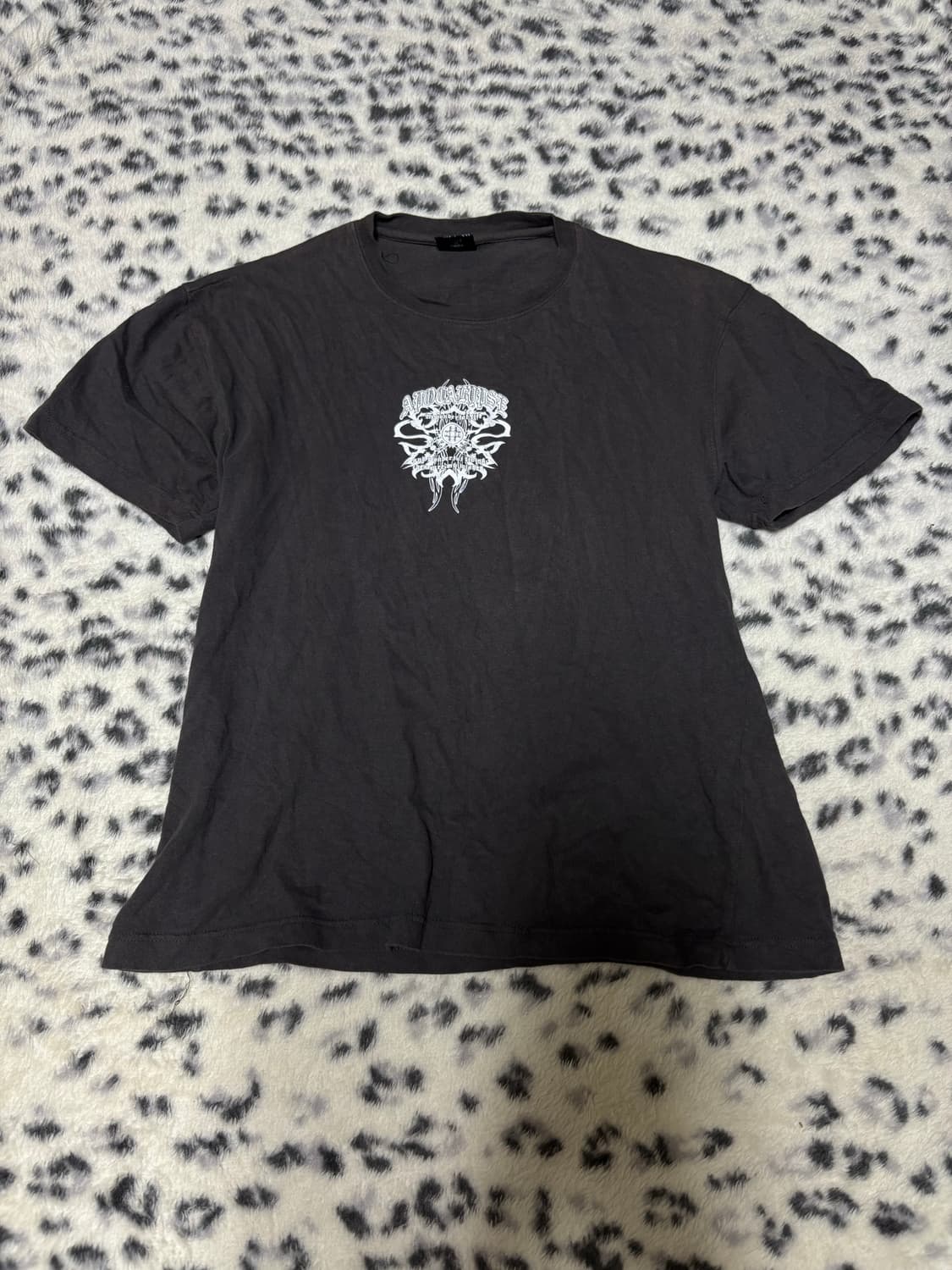 “Unknown” Back Print Detail Tee 상품이미지3