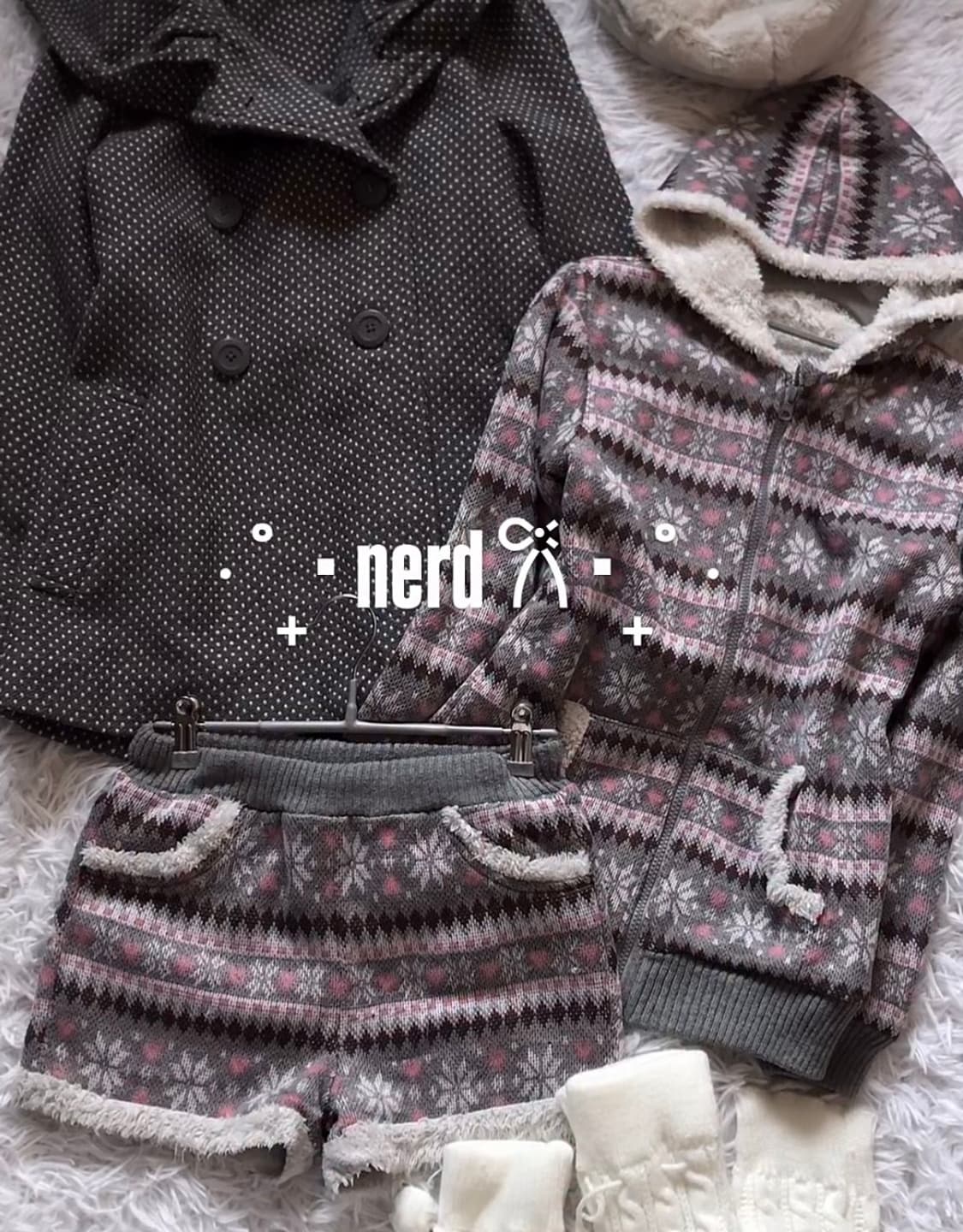 핑크 그레이 노르딕 세트 너드 리체 파우닝113 데스라이즈 큐빈티지 상품이미지1