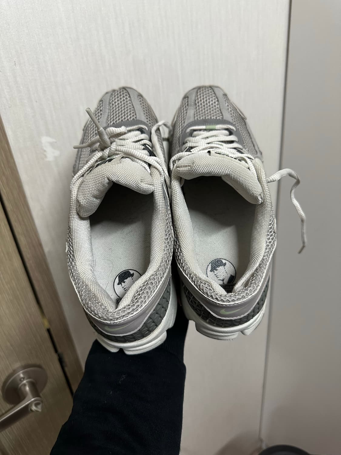 나이키 줌 보메로 5 회색 운동화 265mm 상품이미지6