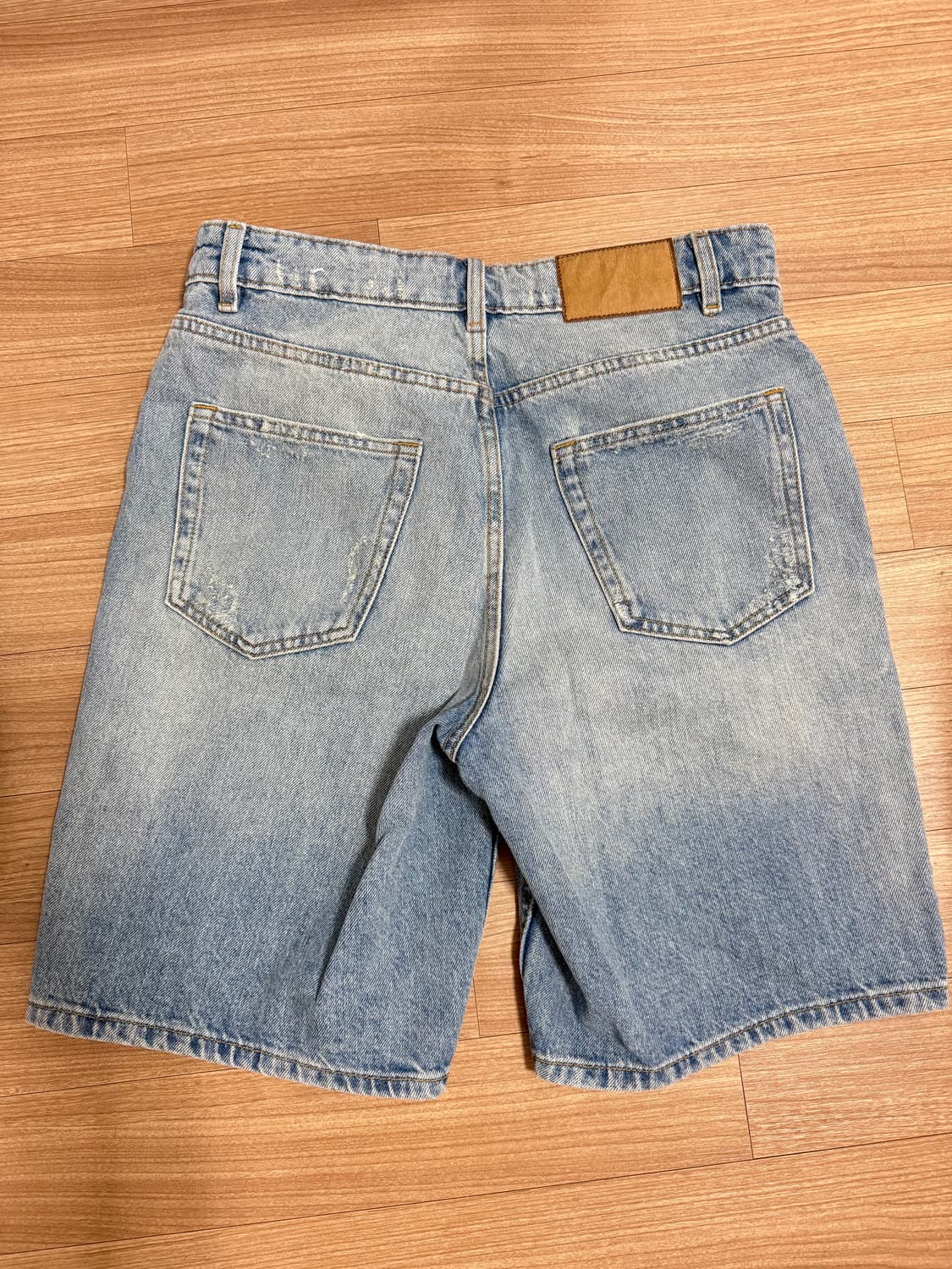 [29] ZARA 남성 스트레이트 핏 버뮤다 데님 쇼츠 상품이미지3