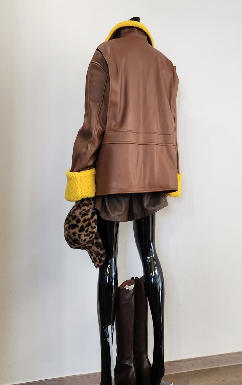 에코레더 무스탕코트 상품이미지6