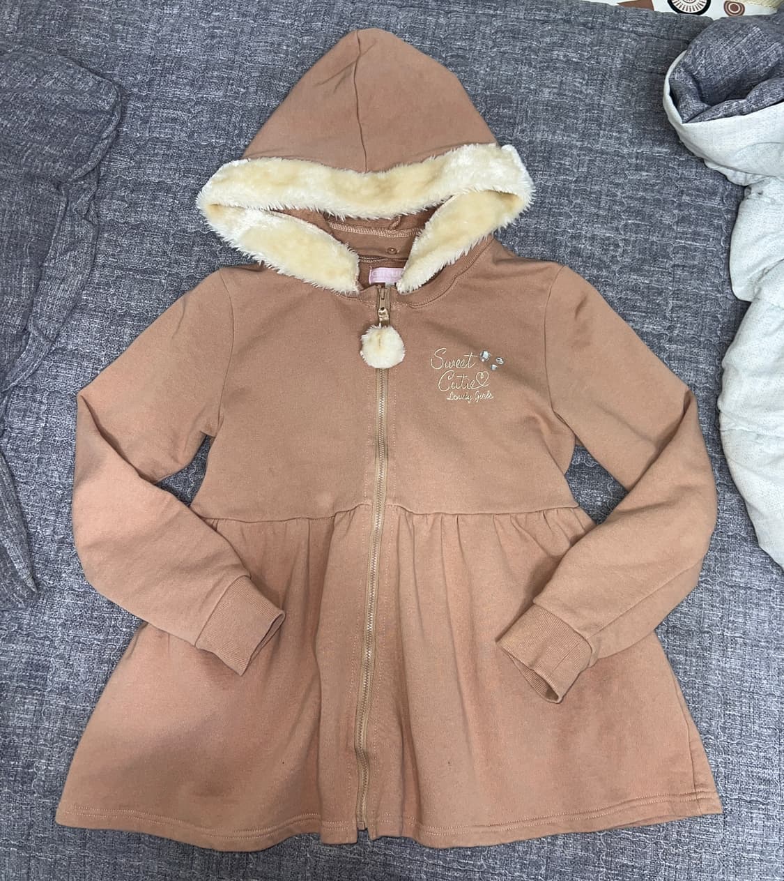 라떼갸루 폼폼이 후드집업 큐빅 상품이미지1