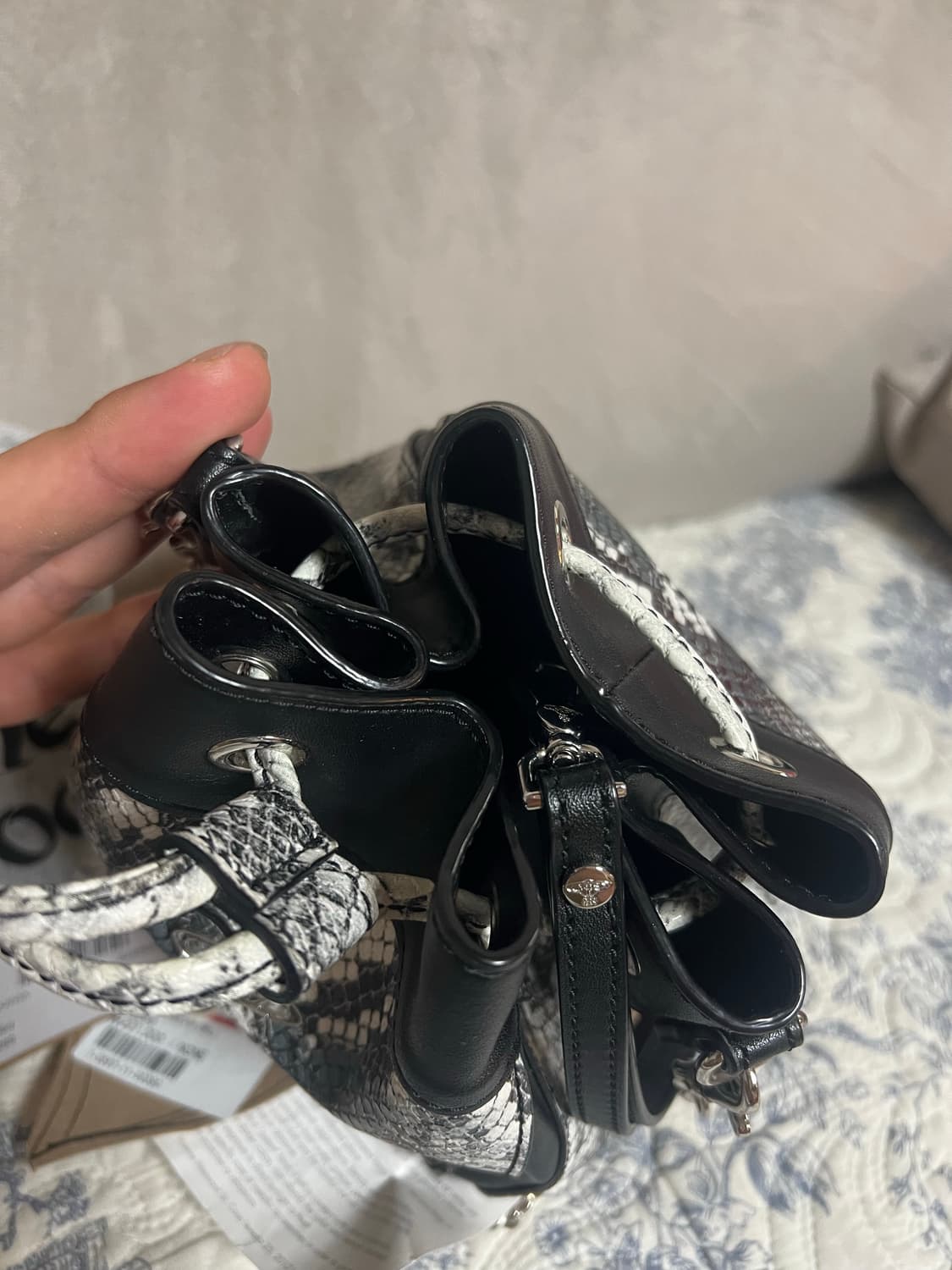 비비안웨스트우드  미니 버킷백 (히말라야 컬러) 상품이미지2