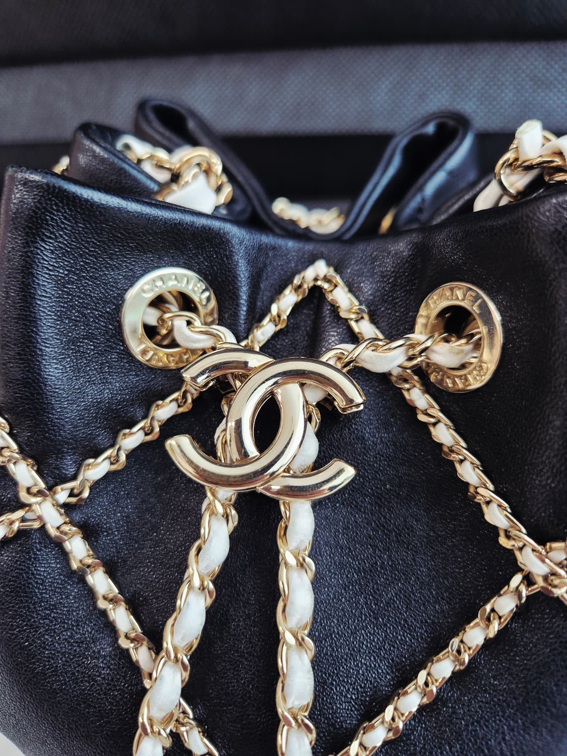 샤넬 드로스트링 체인 버킷백 31번대 (상태 S급인정 받음) 상품이미지8