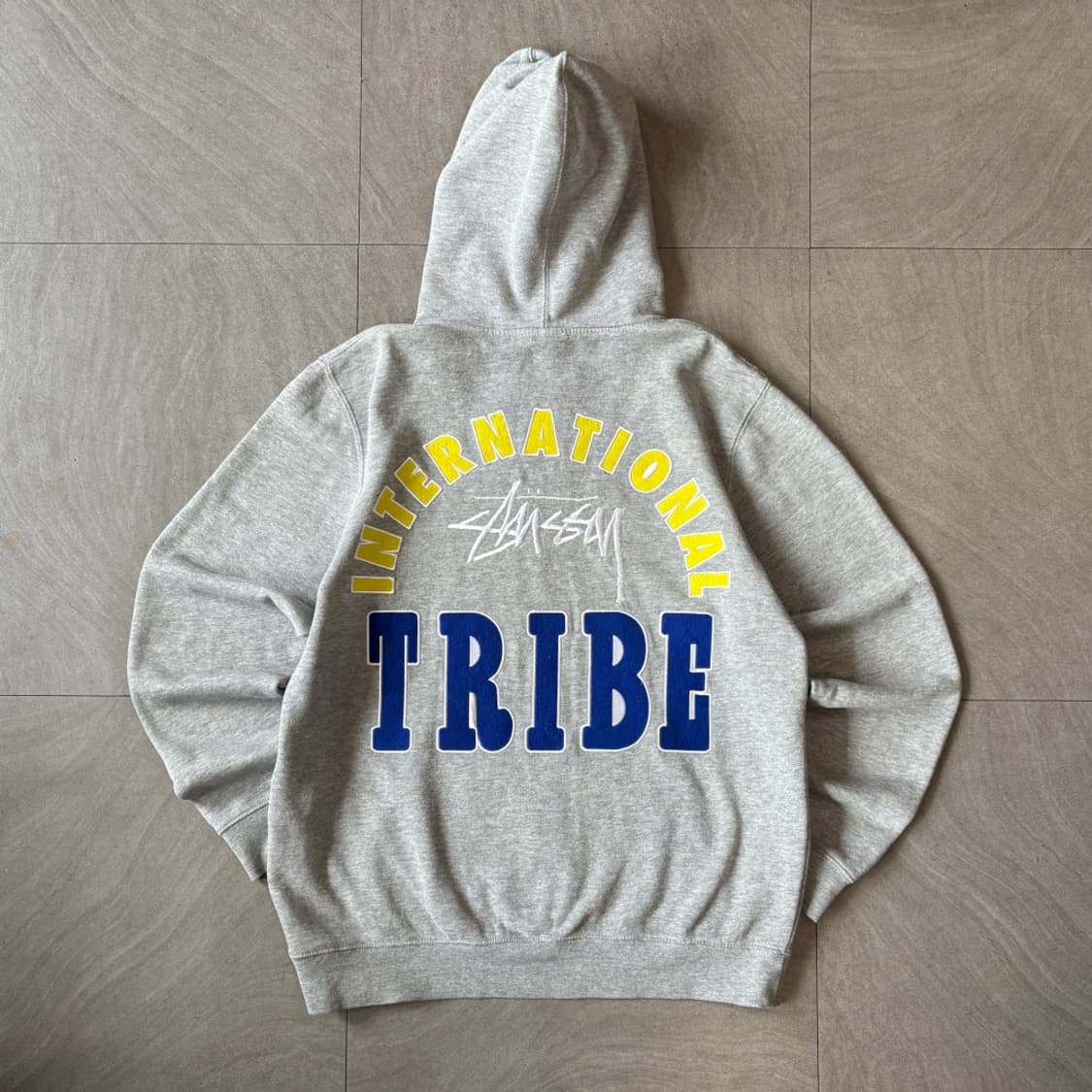 스투시 인터네셔널 트라이브 그레이 후드티 상품이미지1