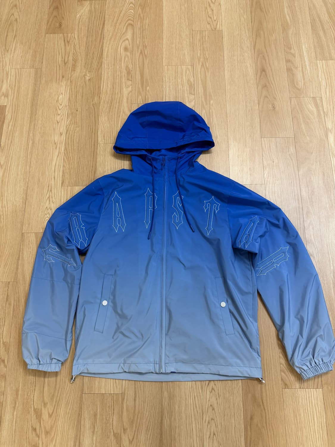 트랩스타 trapstar 아이언게이트 그라데이션 바람막이 상품이미지1