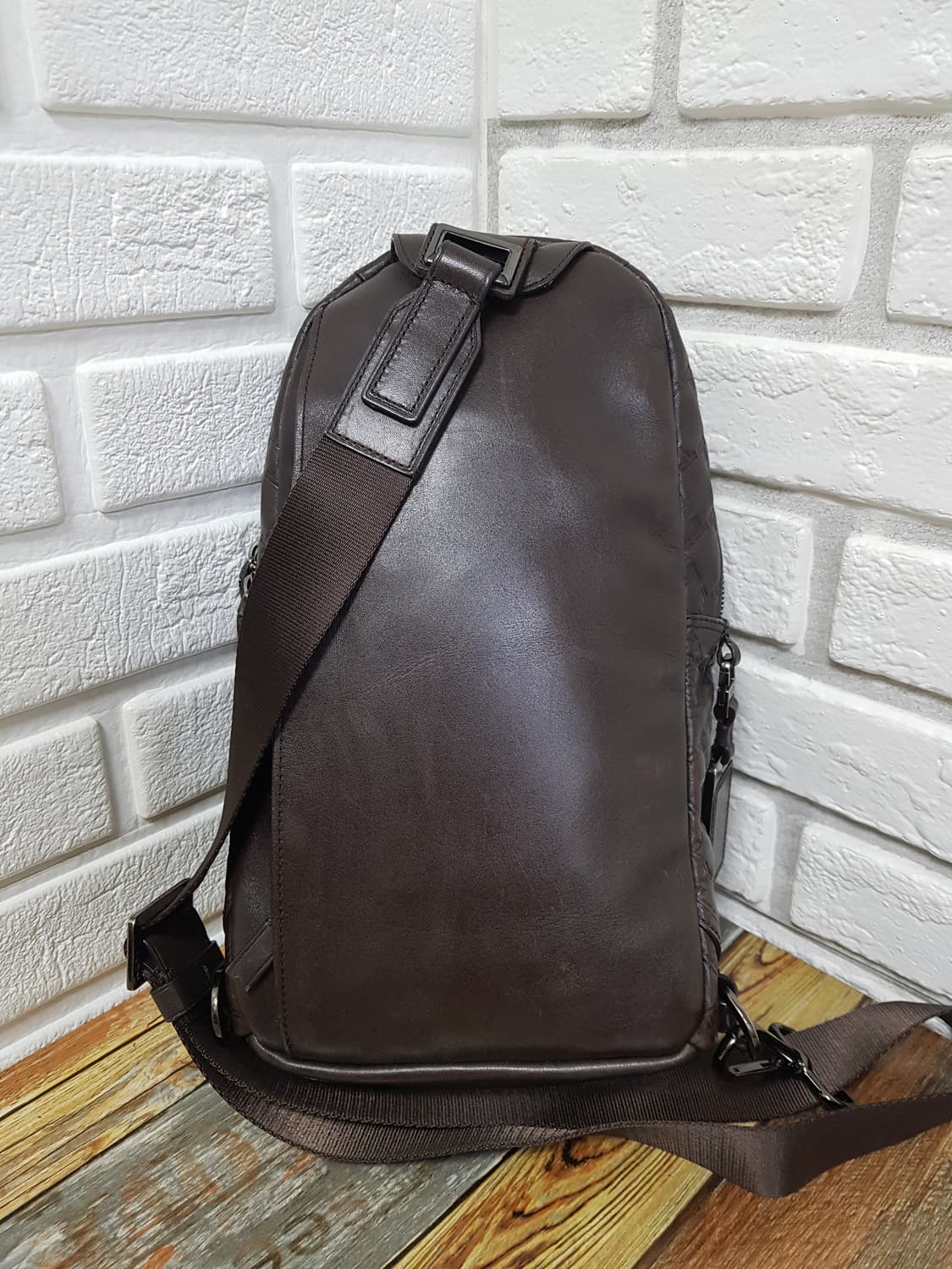 [정품] 투미 티콘 레더 슬링백 다크브라운 상품이미지4