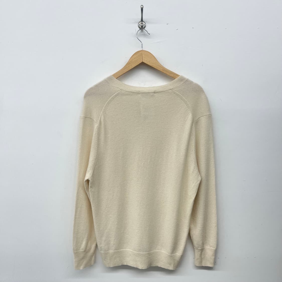 유니클로 아이보리 브이넥 니트 스웨터 여/XXL 상품이미지3