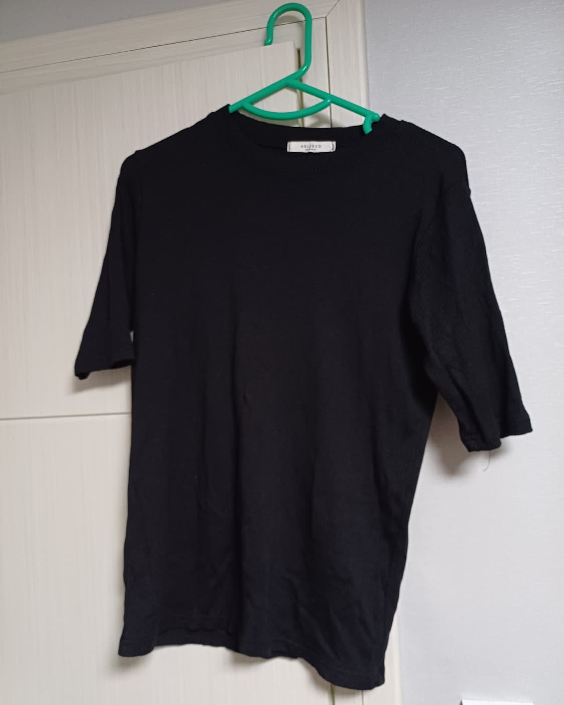 골지 반팔 니트 블랙 봄 여름 검은색
검은색 골지 반팔니트 상품이미지2