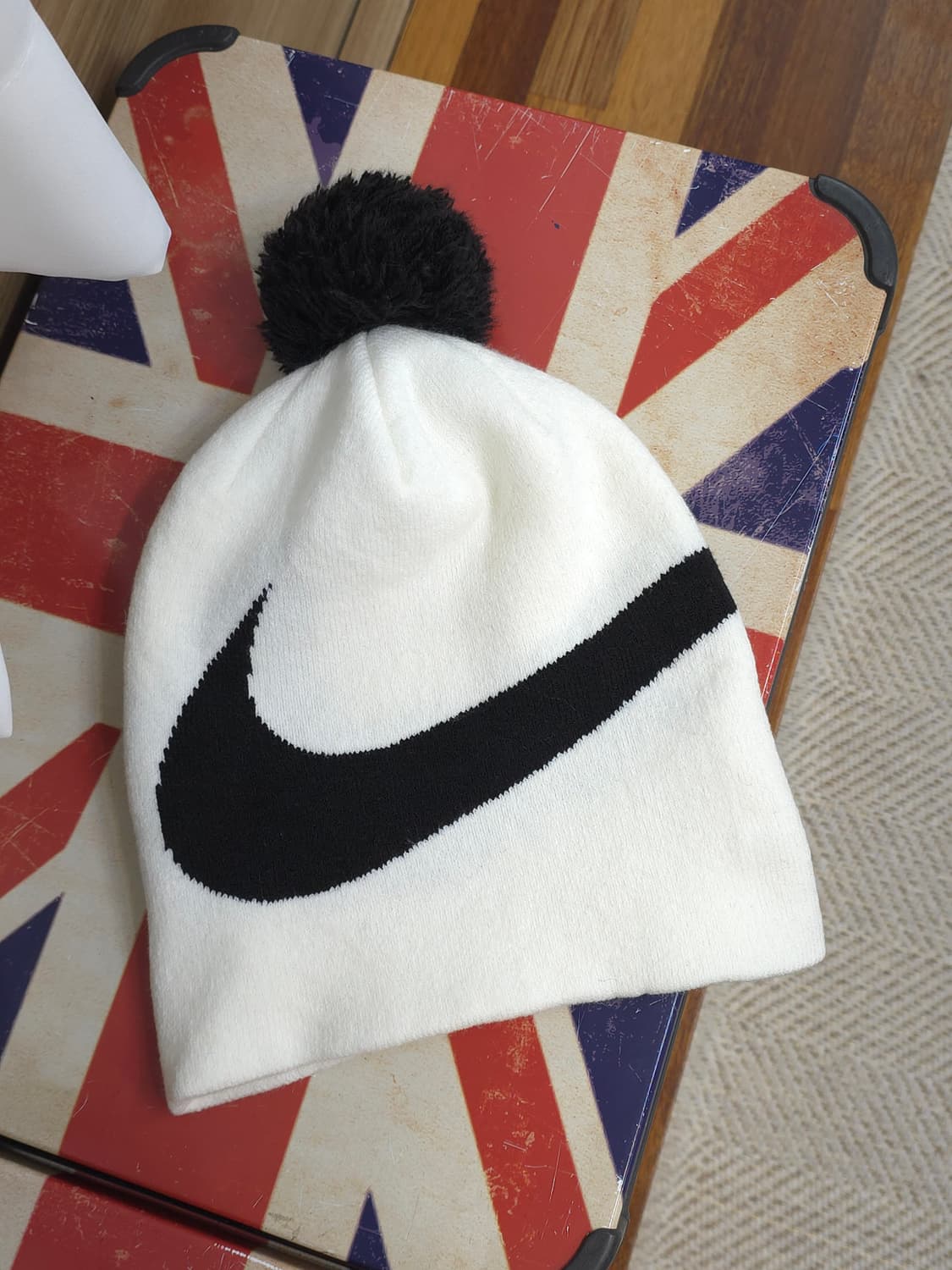 나이키 화이트 방울비니 상품이미지1