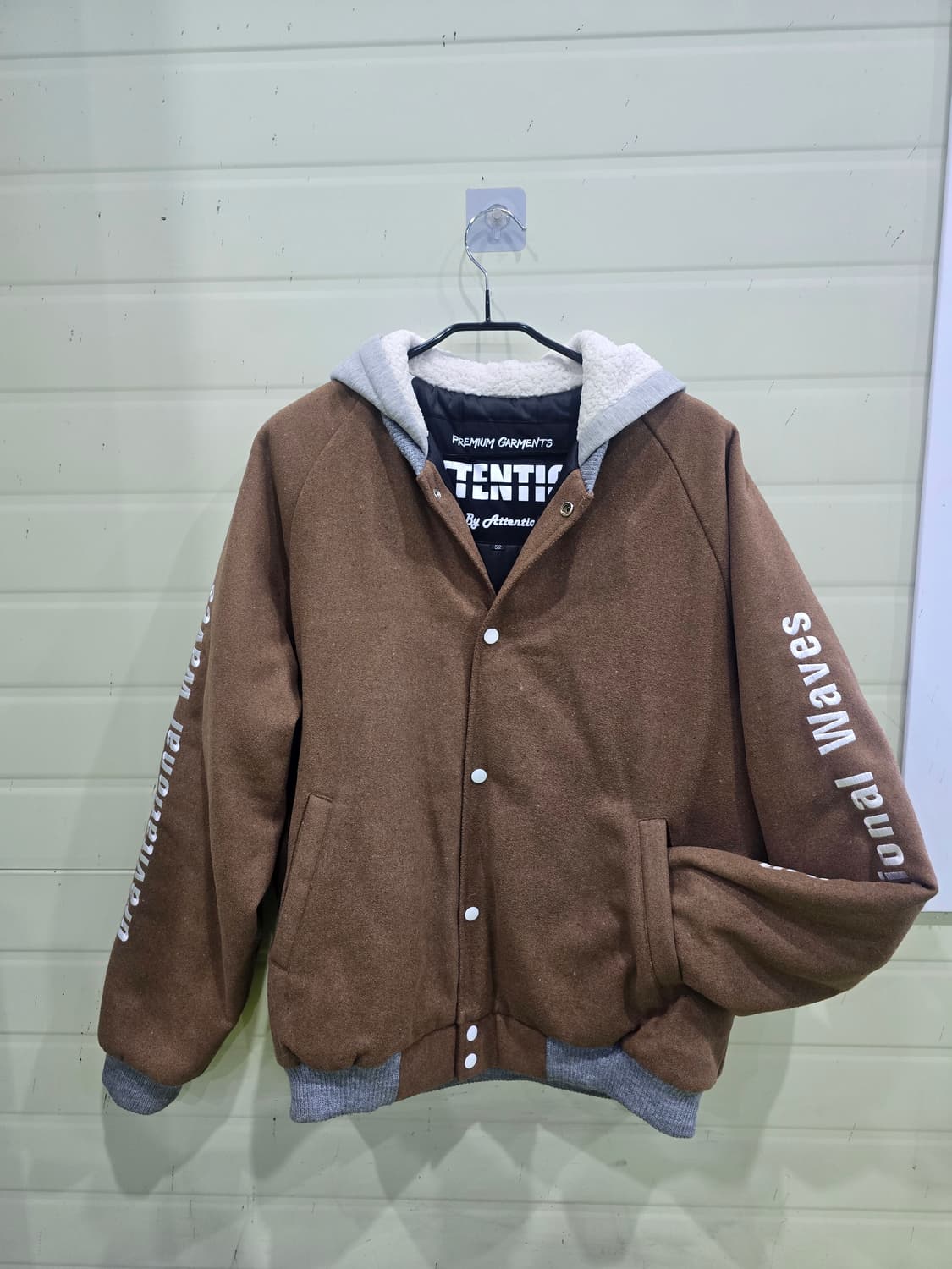 Attention 브라운 후드 스타디움 자켓 상품이미지1
