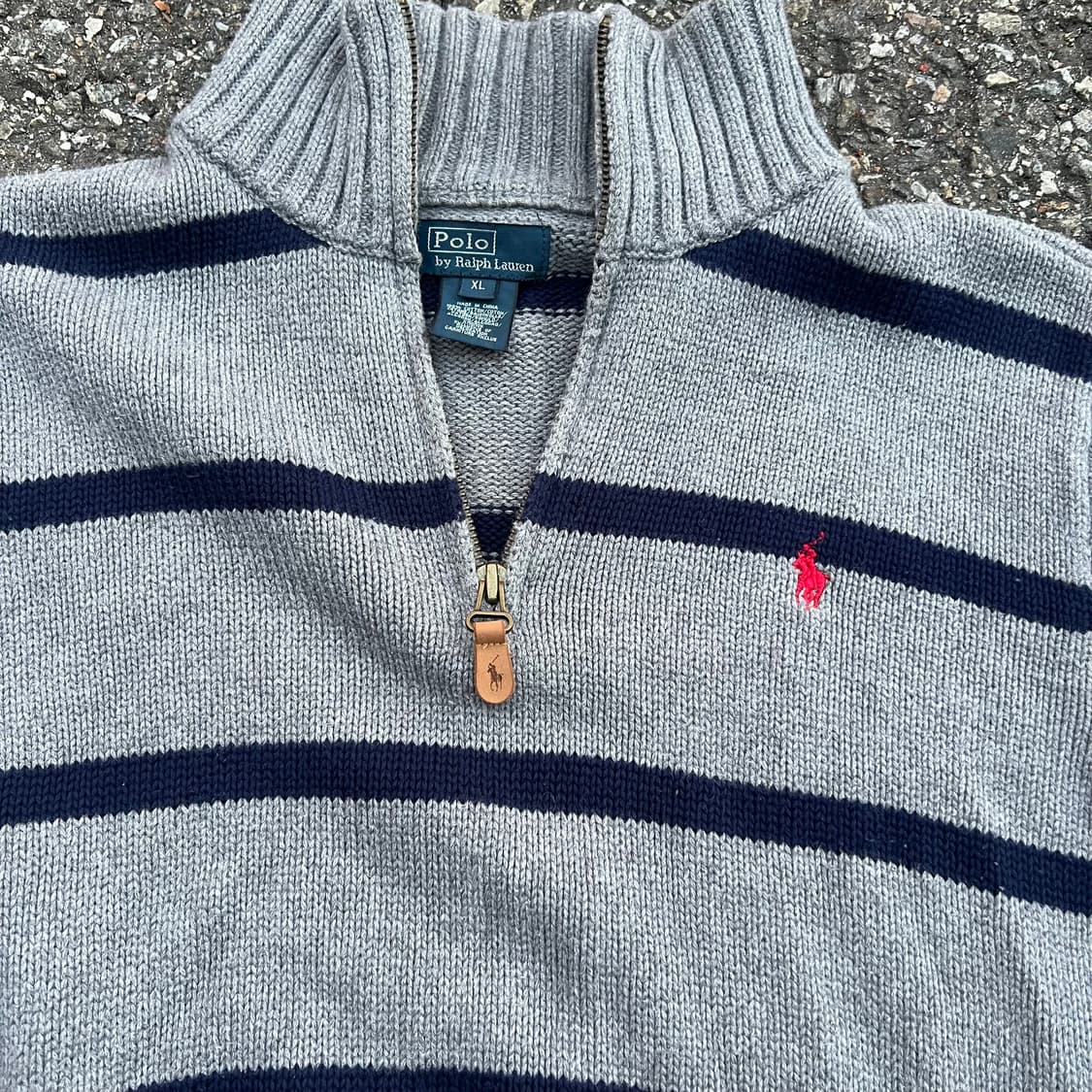 회색 바탕에 네이비 스트라이프가 들어간 폴로 상품이미지2