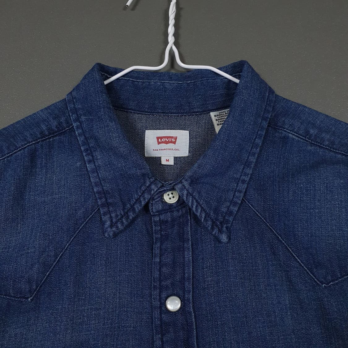 M) 리바이스 신형 클래식 웨스턴 포켓 버튼 스탠다드 청셔츠 중청 상품이미지4