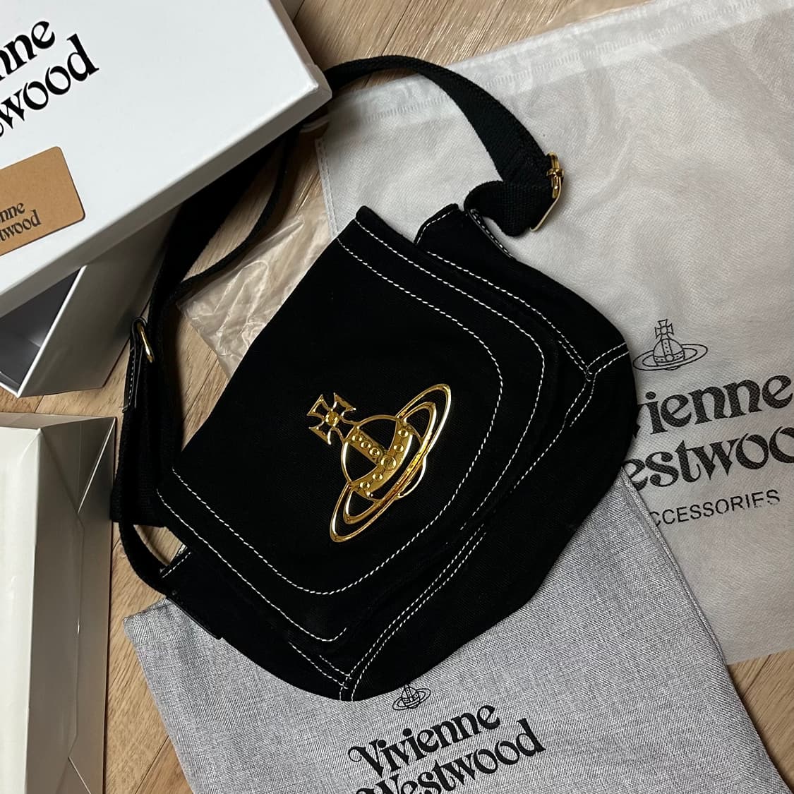 비비안웨스트우드 가방 크로스백 코튼백 블랙 상품이미지1