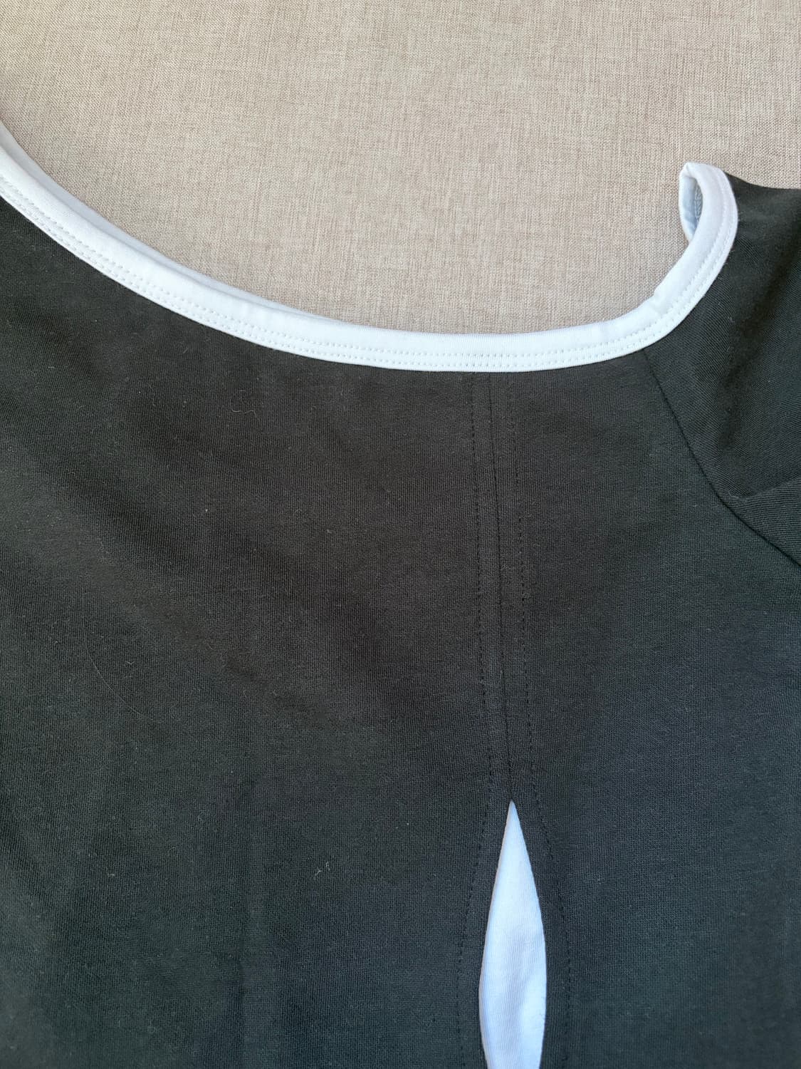 러브이즈트루 SM INCISION 원숄더 (BLACK) 상품이미지4