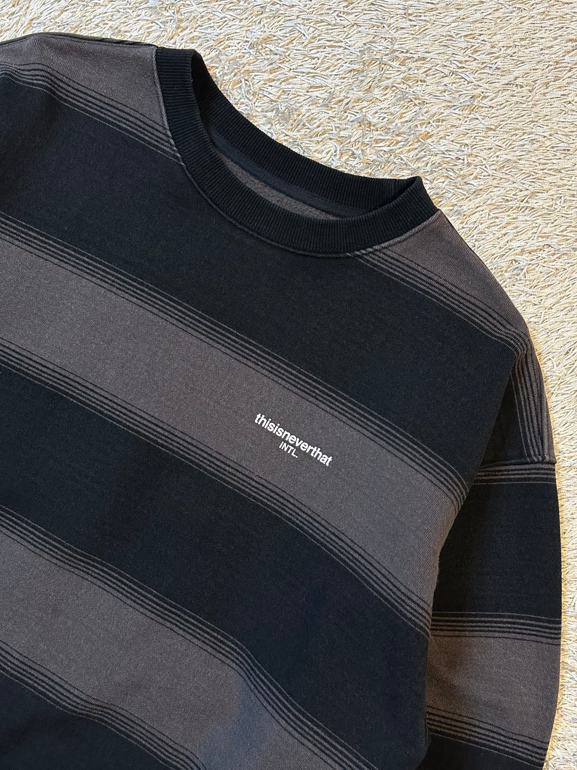 매장판) 디스이즈네버댓 스몰로고 스트라이프 맨투맨 상품이미지2