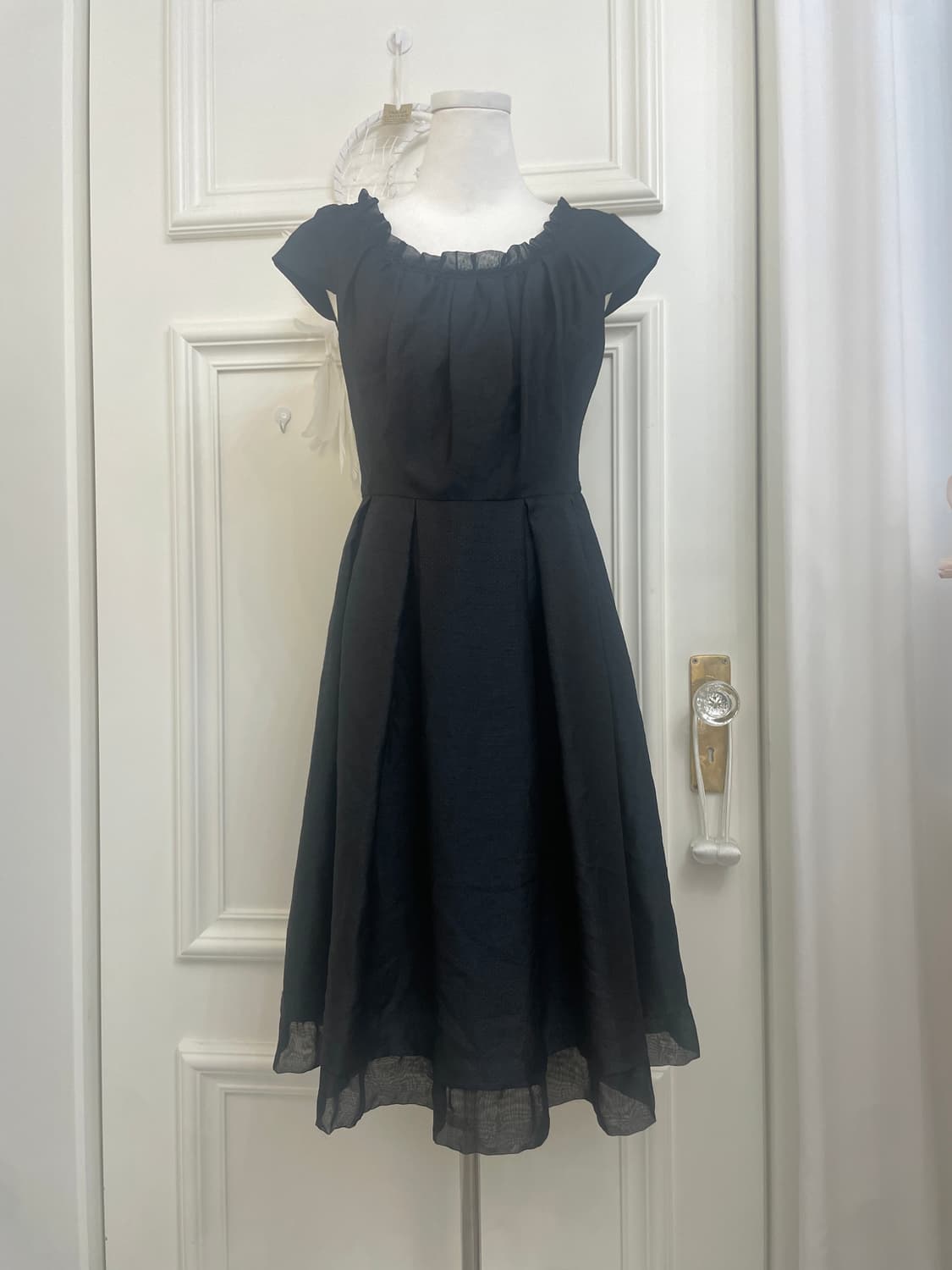 black pleats french sleeve neck shirring 상품이미지1