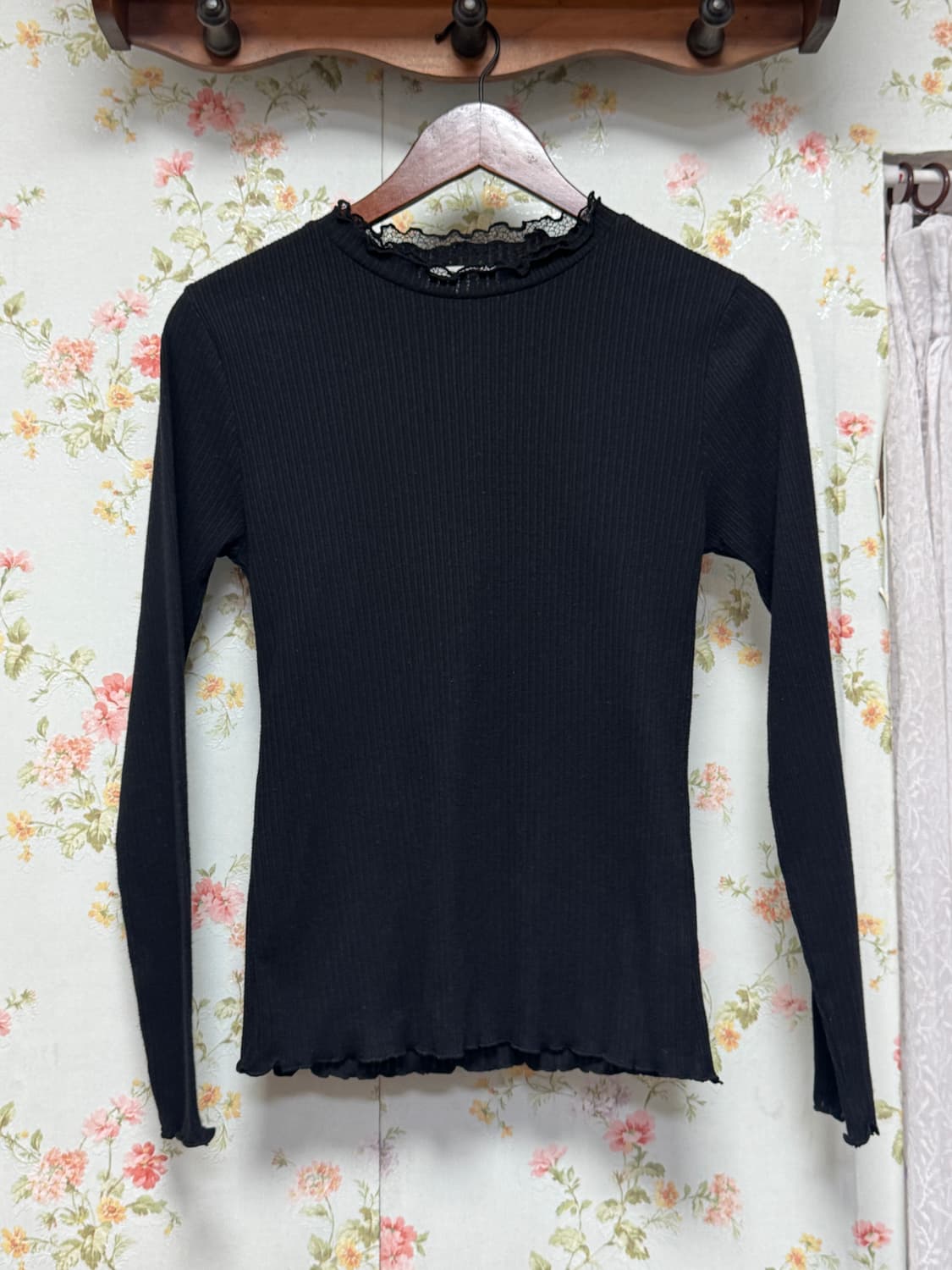 불랙 레이스 긴팔티셔츠 상품이미지1