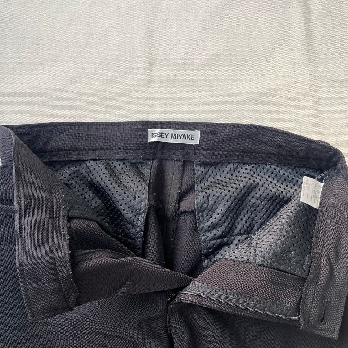 이세이 미야케 나일론 벤틸레이션 팬츠 상품이미지4