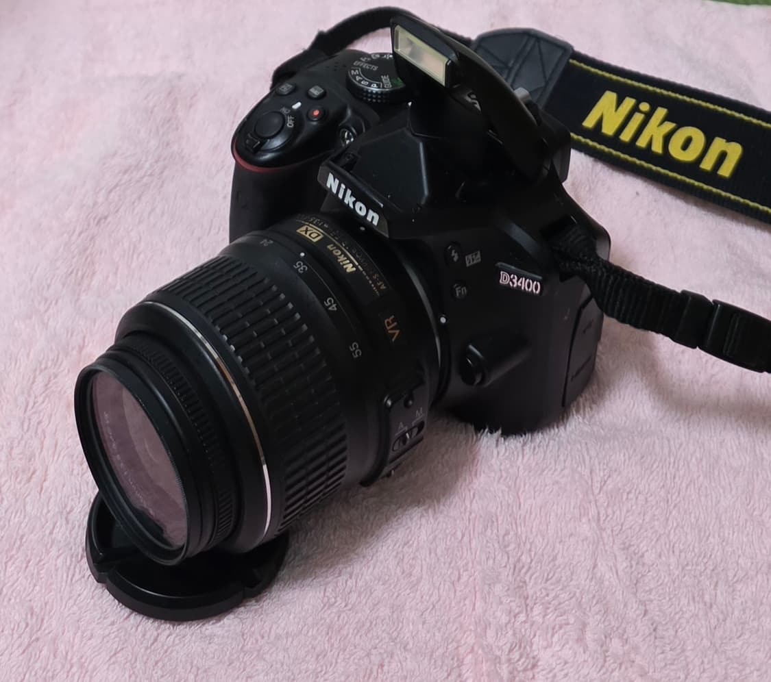 니콘 D3400 DSLR 카메라와 18-55mm 렌즈 함께 판매합니다. 상품이미지1