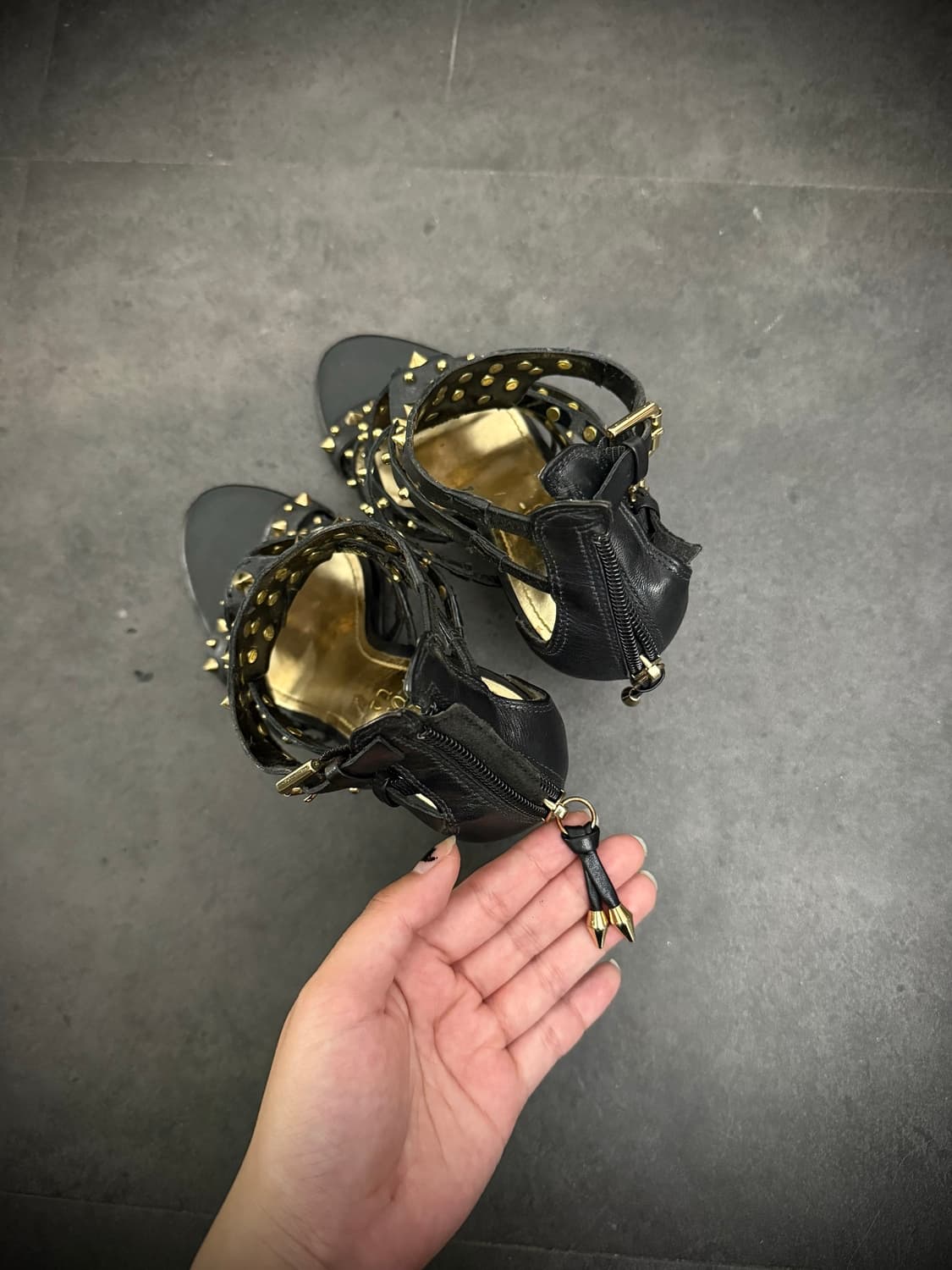 GUESS stud detailed high heels 상품이미지4