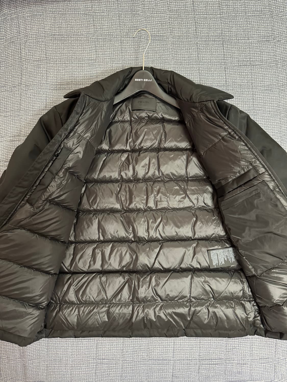 프라다 리나일론 크롭 패딩 자켓 M 상품이미지3