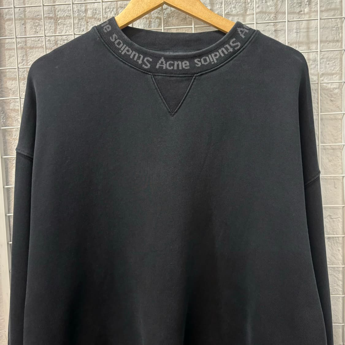 아크네 스튜디오 플로고 크루넥 블랙 스웻셔츠 L 상품이미지3