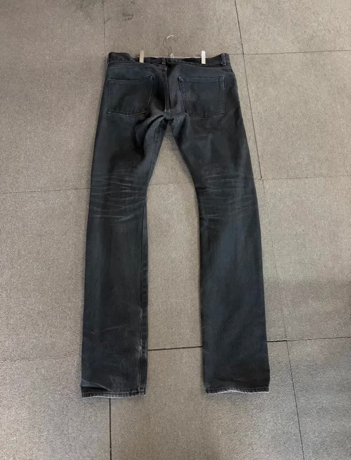국내판 생로랑 왁싱 블랙 데님팬츠 31 상품이미지2