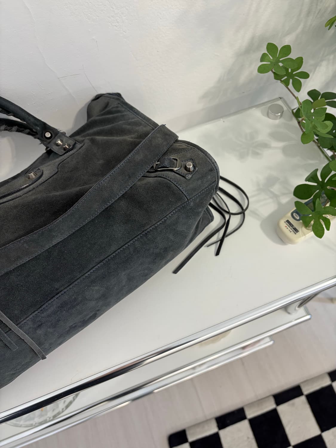 ❌거래중[A 정품] 발렌시아가 시티 모터백 미디움 스웨이드 그레이 상품이미지3