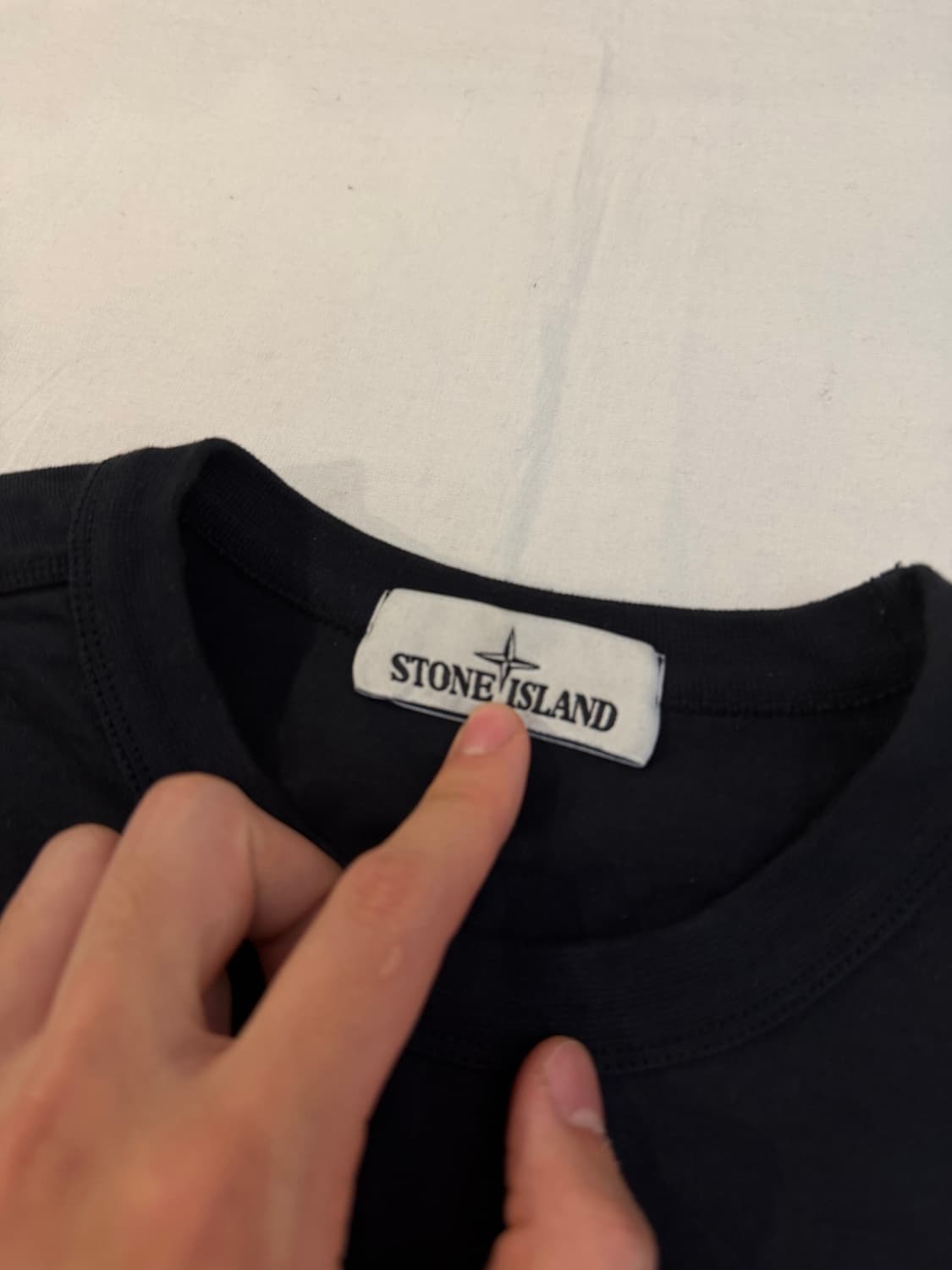스톤아일랜드 21ss 와펜 롱슬리브 긴팔 티셔츠 블랙 상품이미지3