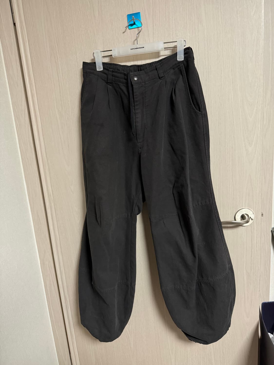 해칭룸 볼륨 팬츠 옥스포드 워시드 차콜 2사이즈 상품이미지3