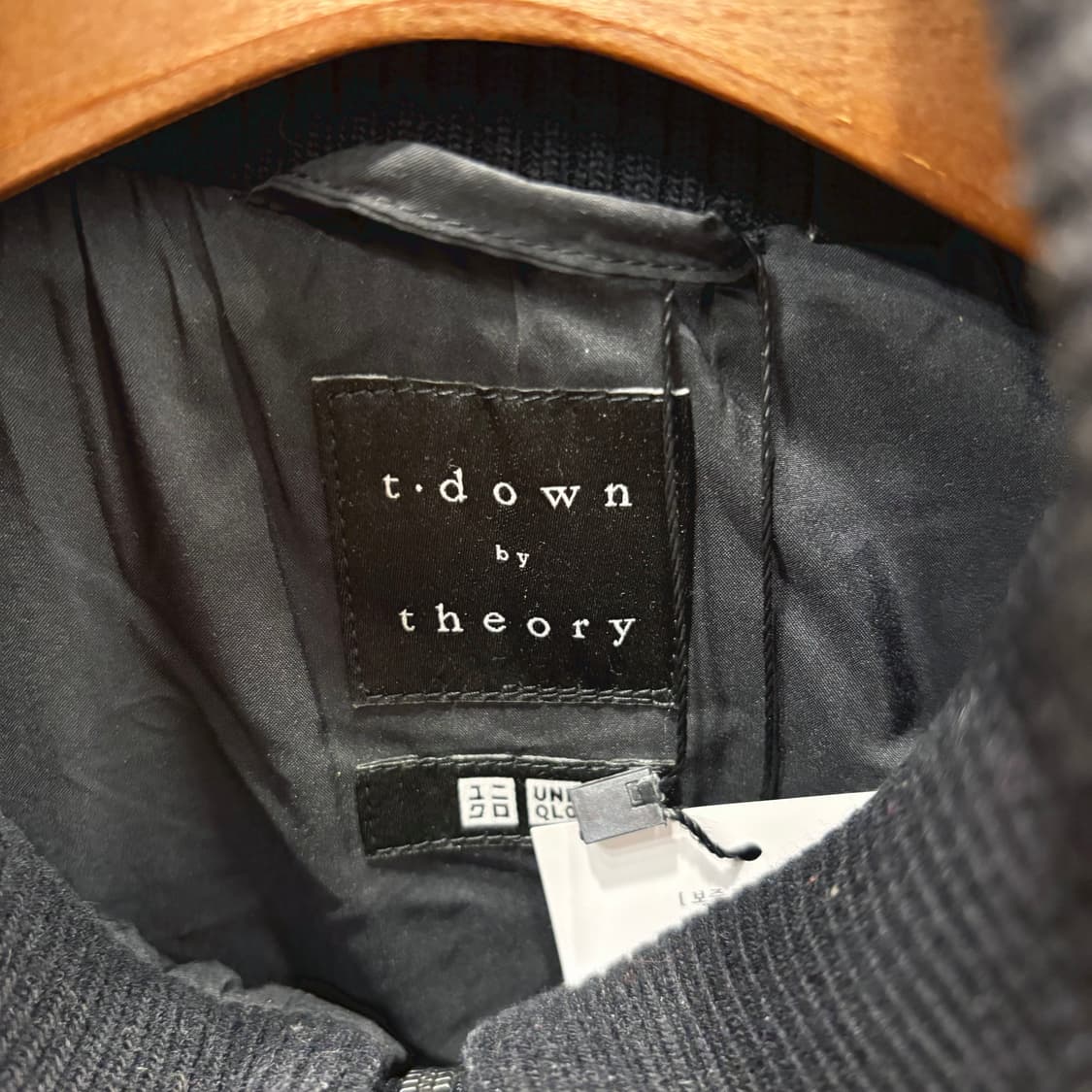 띠어리 하이넥 후드 숏 패딩 점퍼 스퀘어 퀄팅 밑단 스트링 디테일 블랙 상품이미지7