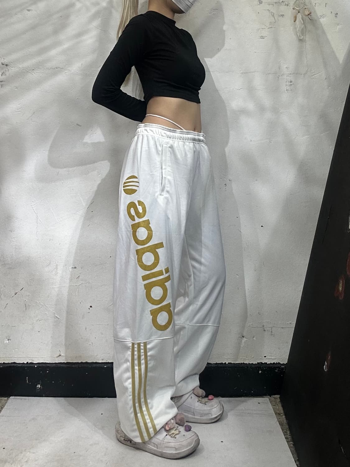 아디다스 대대장 화이트 와이드 골드 사이드 로고 추리닝 트레이닝 팬츠 M 상품이미지1