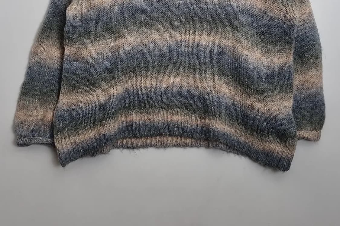 어스뮤직앤에코로지 블루 그라데이션 니트 상품이미지4