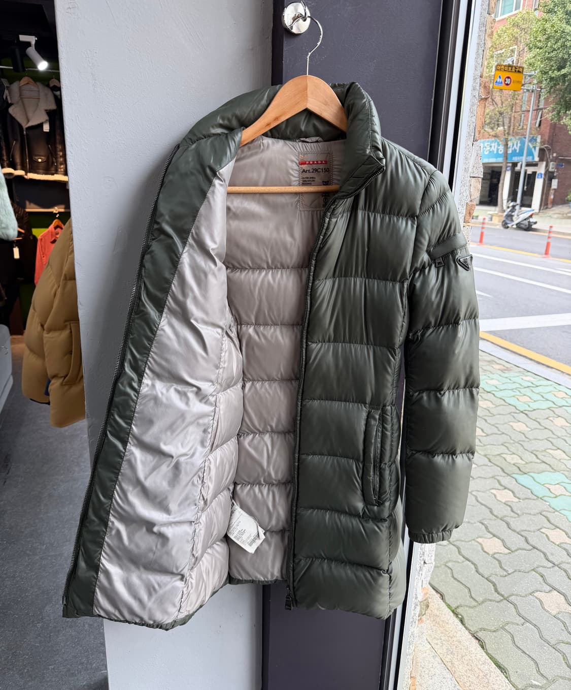 38/ 프라다 삼각로고 나일론 다운 패딩점퍼 상품이미지6